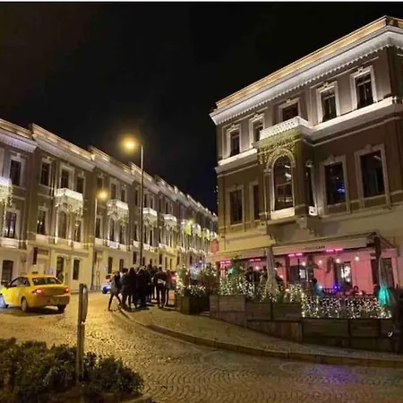In The Center Of Besiktas * Estambul